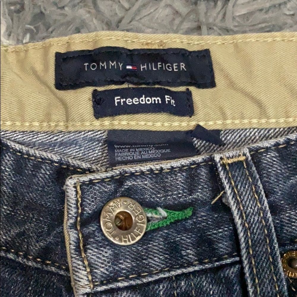 Tommy Hilfiger freedom fit jeans size 29 / 32 EUC straight leg - Picture 4 of 9